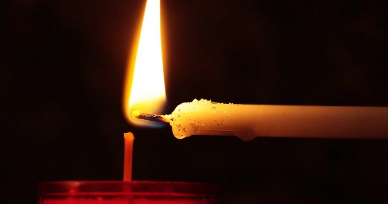 Warum zünden wir in der Kirche Kerzen an?