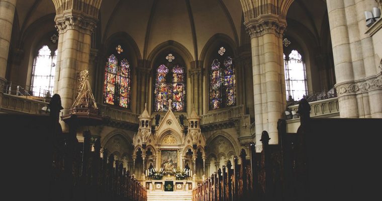 Sakrale Ausstattung: typische Ausstattung jeder christlichen Kirche