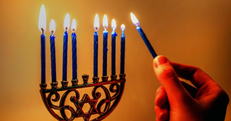 Die Menora: Geschichte und Bedeutung des jüdischen Leuchters
