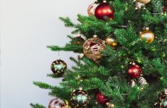 Den Weihnachtsbaum schmücken: Regeln und Tipps