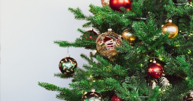 Den Weihnachtsbaum schmücken: Regeln und Tipps