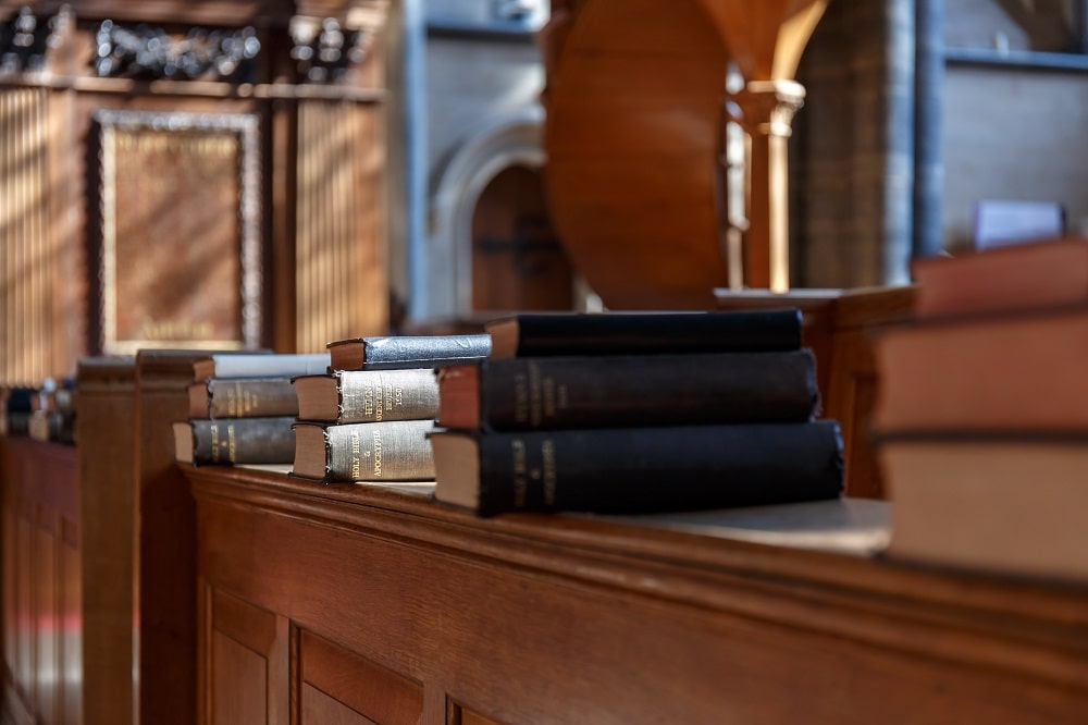 Apokryphe Evangelien: Was sie sind und die Unterschiede zu den kanonischen Evangelien