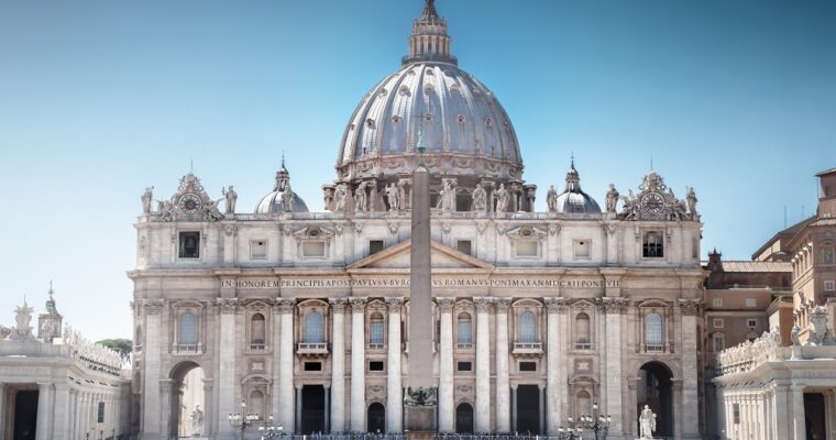 Der Petersdom im Vatikan: Symbol der Kirche fÃ¼r die ganze christliche Welt