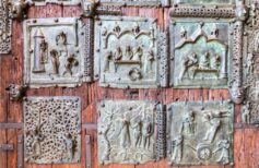 Basilika San Zeno: die Bronzetafeln des berühmten Portals Basilika San Zeno