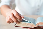 Dogmen sind absolute und unveräußerliche Wahrheiten, an die jeder Christ kraft seines Glaubens